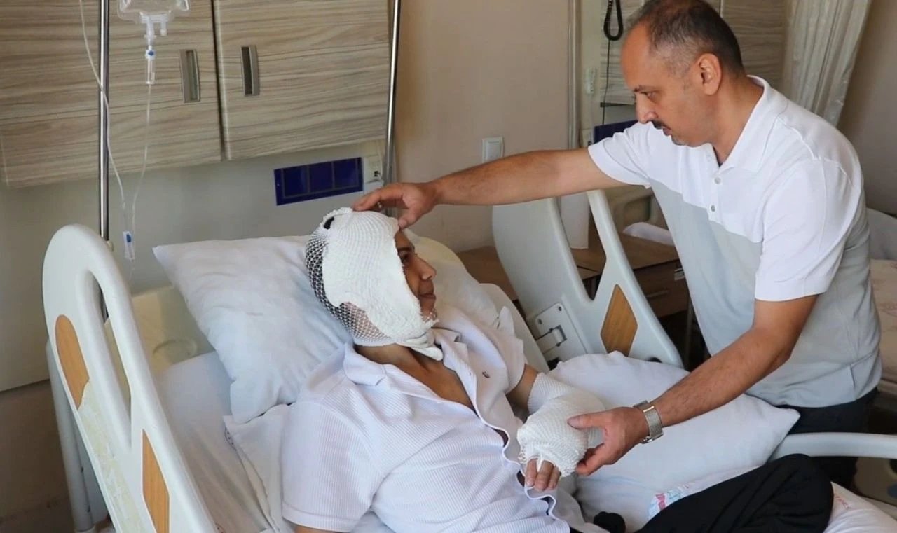 Elektronik sigara patladı, dehşeti yaşadı! Yüzü ve vücudu yandı - 1. Resim