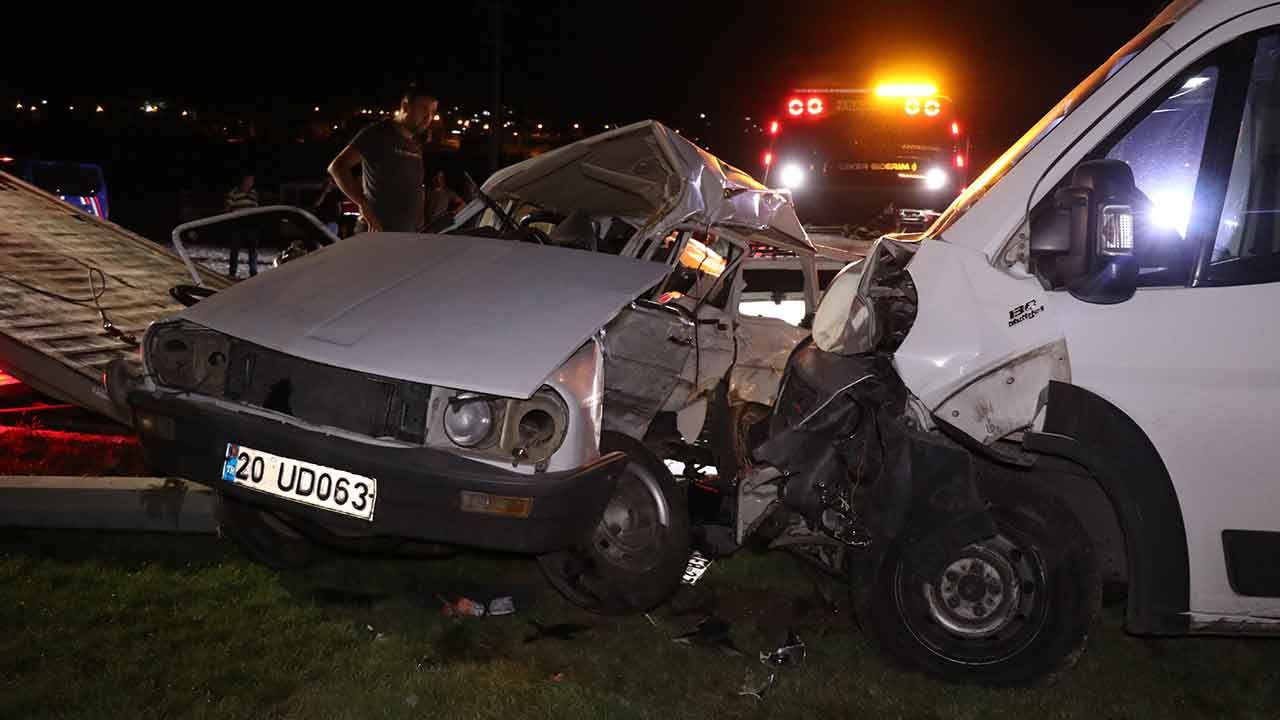 İşçi minibüsü çarptığı otomobili metrelerce sürükledi: 2 ölü, 10 yaralı