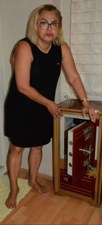 Kadın doktor hayatının şokunu yaşadı! Dilenci kılığında gelip, milyonluk mücevherlerini çaldılar