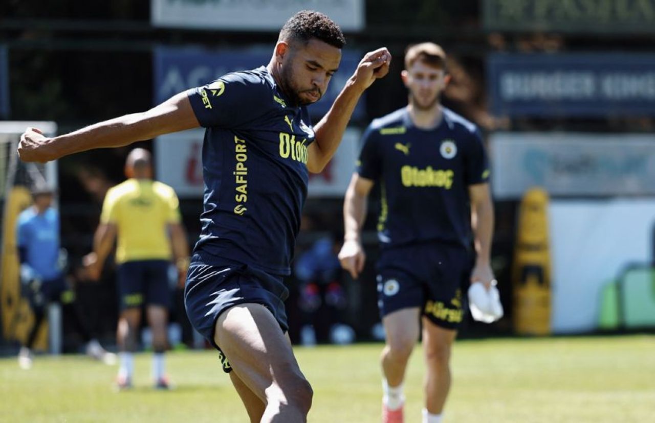 Lille maçının hazırlıklarına başlayan Fenerbahçe'de yeni transfer Youssef En-Nesyri takımla çalıştı - 1. Resim