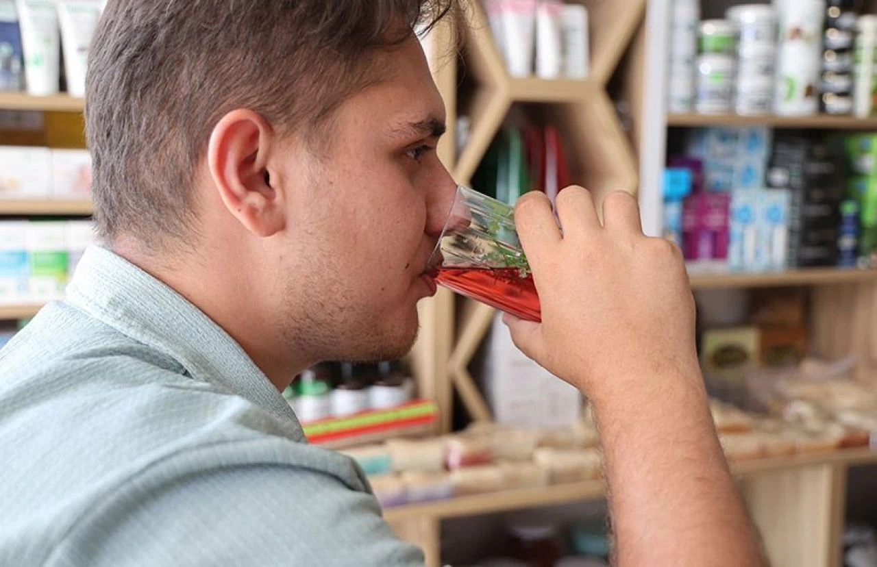 Maden suyu ile öneriliyor, faydaları saymakla bitmiyor! Avrupa'dan Çin'e yayılan lezzet karadut özünün faydaları - 1. Resim