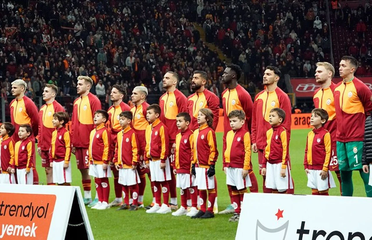 Süper Kupa'da dev randevu: Galatasaray ile Beşiktaş kozlarını paylaşacak! İşte Muhtemel 11'ler