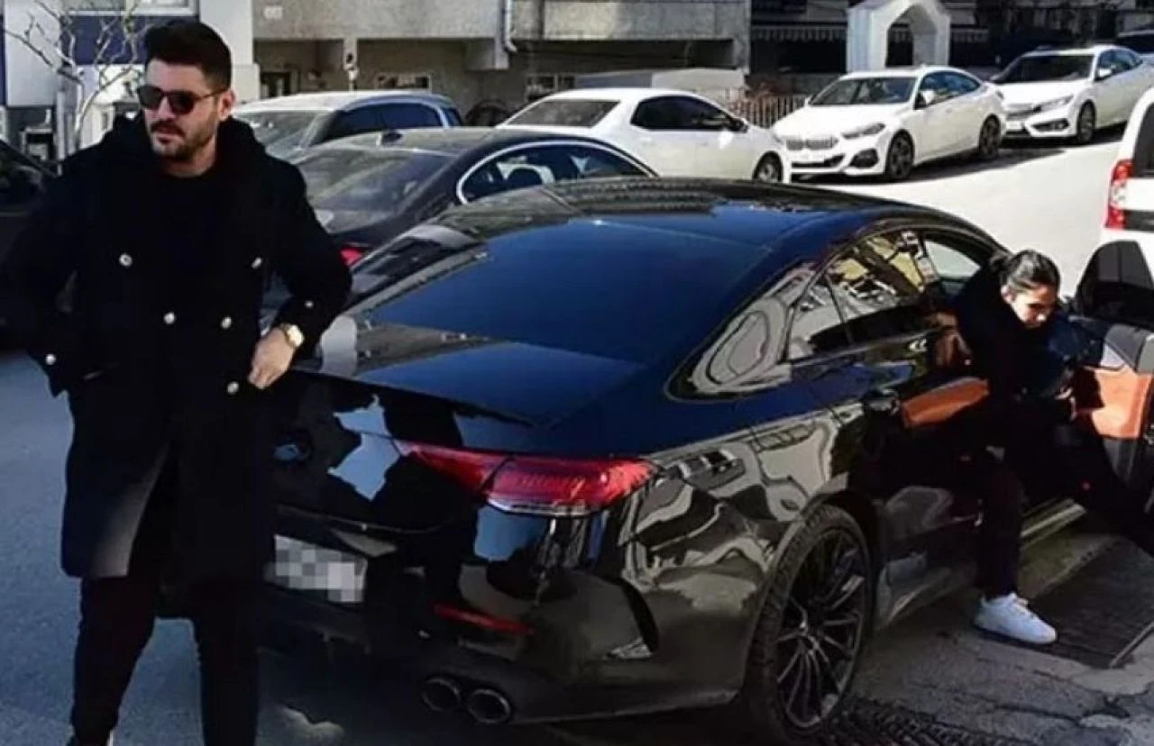 Tolgahan Sayışman'ın milyonluk aracı hurdaya döndü