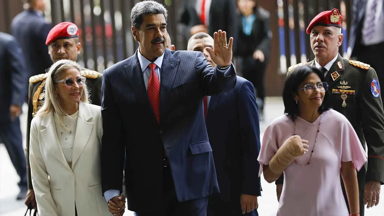 Venezuela lideri Maduro'dan ABD'ye sert sözler: Burnunu sokma