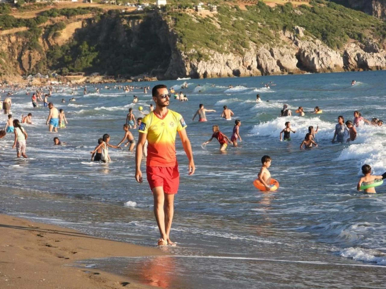 Akdeniz'de büyük tehlike! Uzmanlardan 'sahile paralel şekilde yüzün' uyarısı - 1. Resim