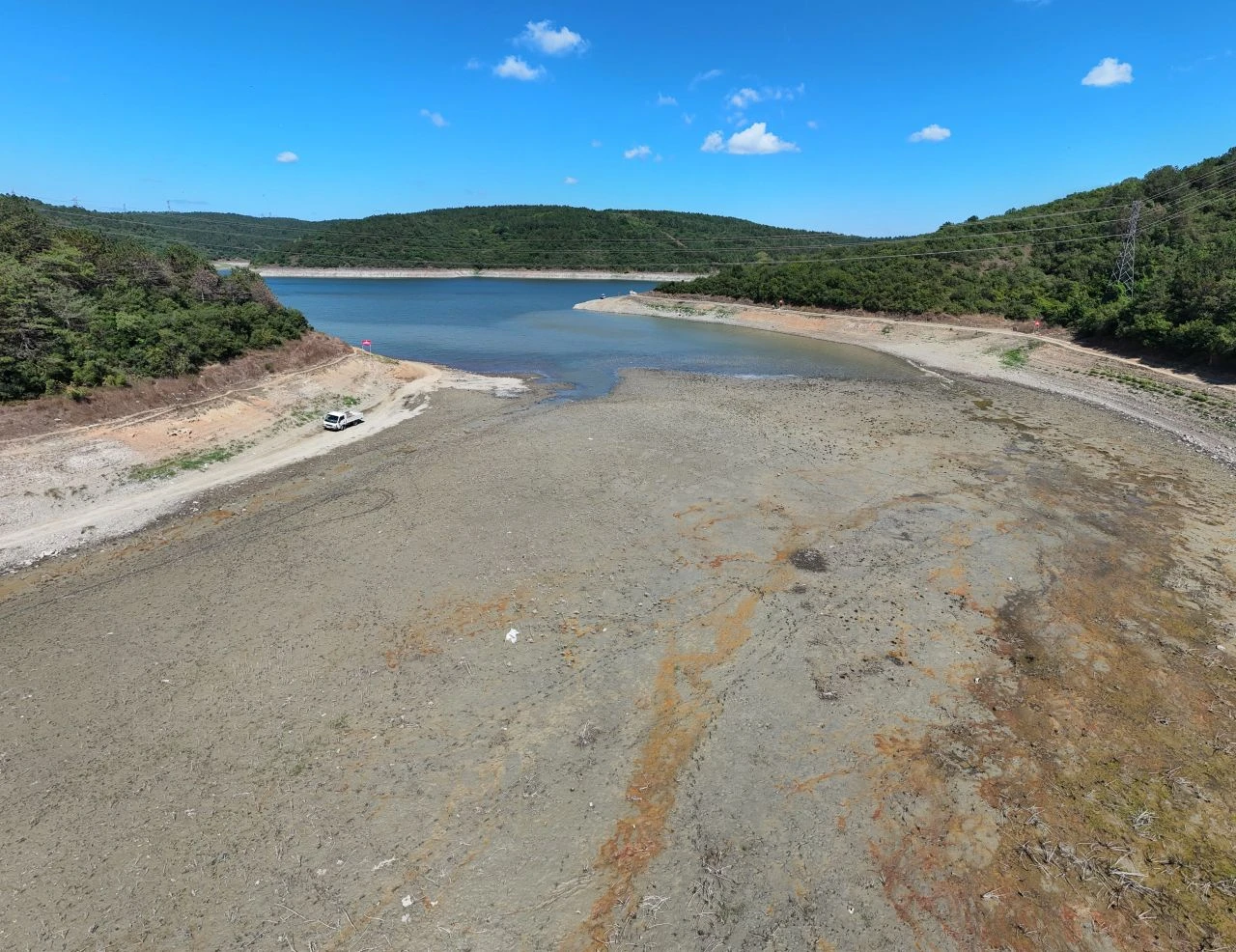 Alibey barajı yüzde 57'lere gerilerdi! İstanbul'da kuruyan barajlara vatandaşların piknik alanı oldu