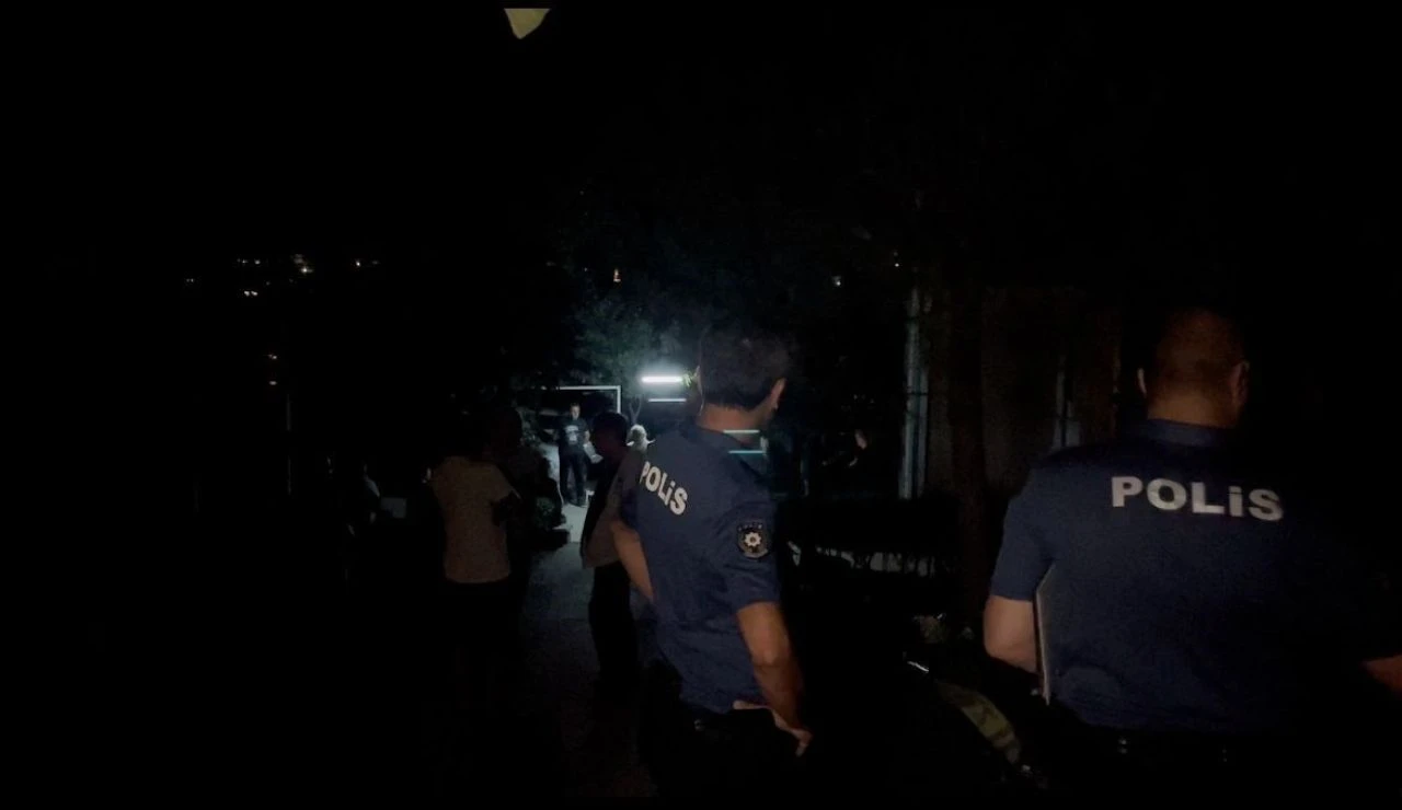 Bursa'da görülmemiş olay! Hava almak için çıktığı pencereden düştü - 3. Resim