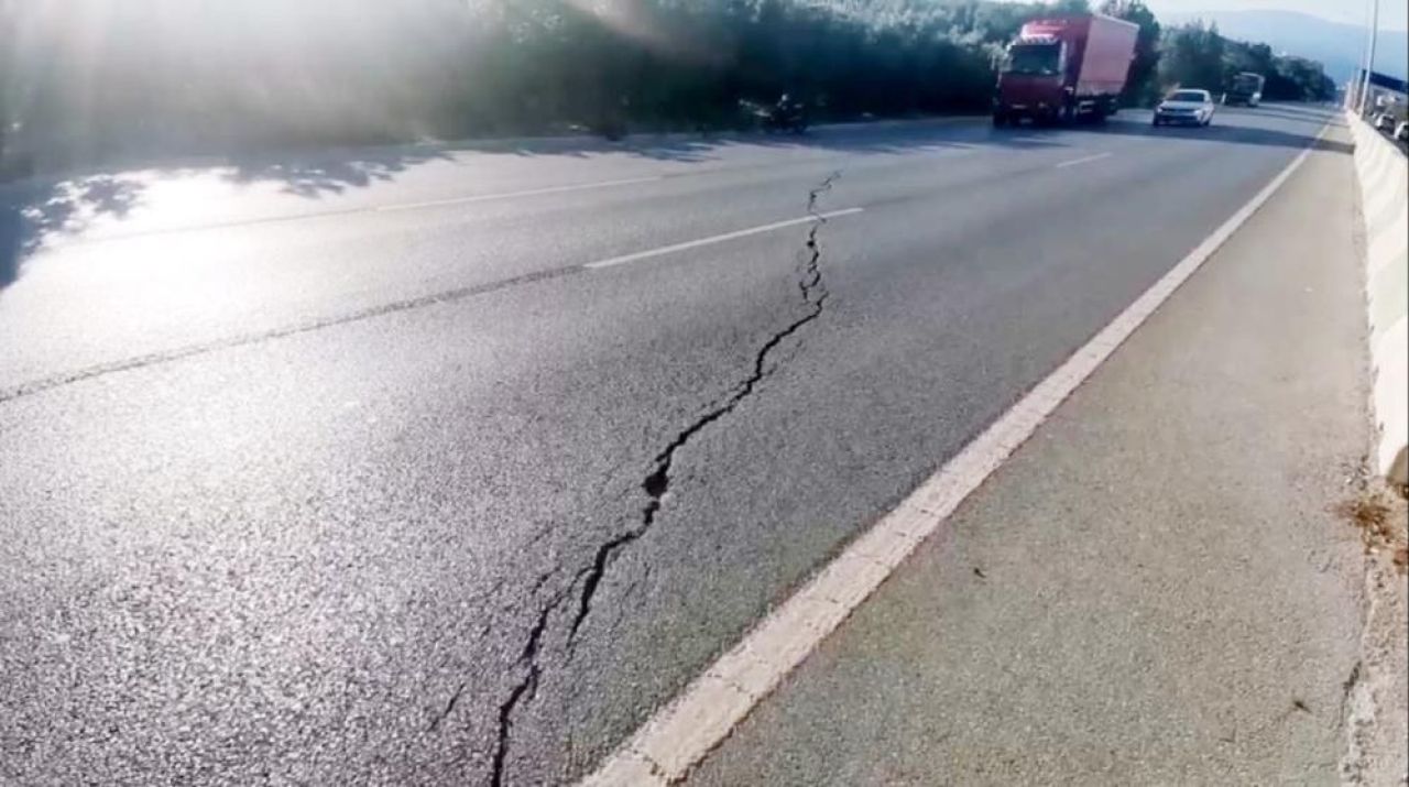 Diri fay haritası kırmızıya büründü, tehlike yaklaşıyor! Türkiye'nin deprem riski olan bölgeleri belli oldu - 2. Resim