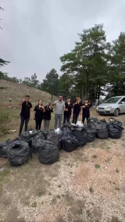 Duyarlı vatandaşlardan alkışlanacak hareket! Video çekmek için gittiklerinde şok manzarayla karşılaştılar