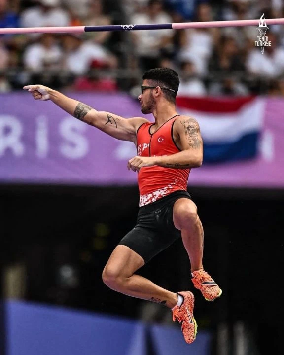 Ersu Şaşma ikonik pozuyla Paris Olimpiyatları'nda finalde!