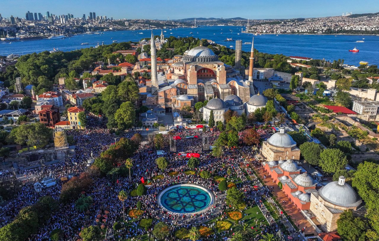 Haniye'nin son çağrısı yerine getirildi! Binlerce vatandaş Ayasofya'ya akın etti - 2. Resim