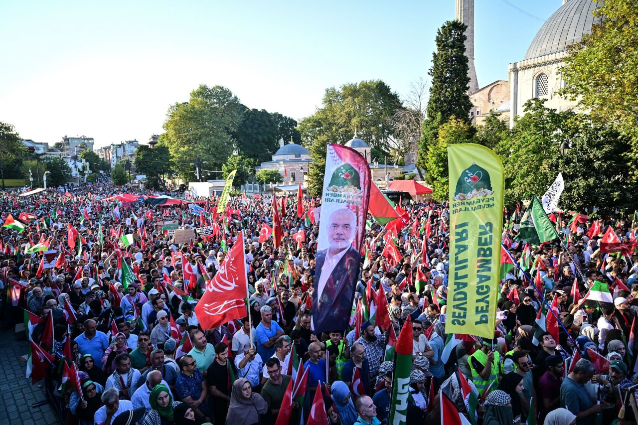 Haniye'nin son çağrısı yerine getirildi! Binlerce vatandaş Ayasofya'ya akın etti - 4. Resim