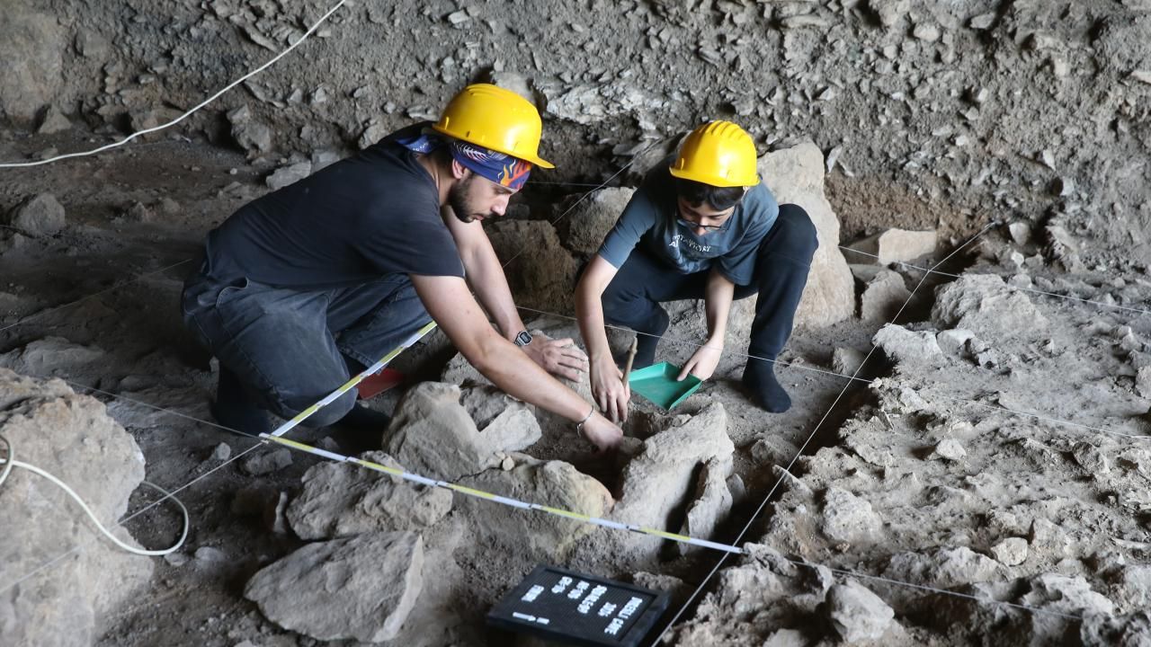 Kahramanmaraş&#039;ta deprem sonrası 14 bin 500 yıllık mezar ortaya çıktı!