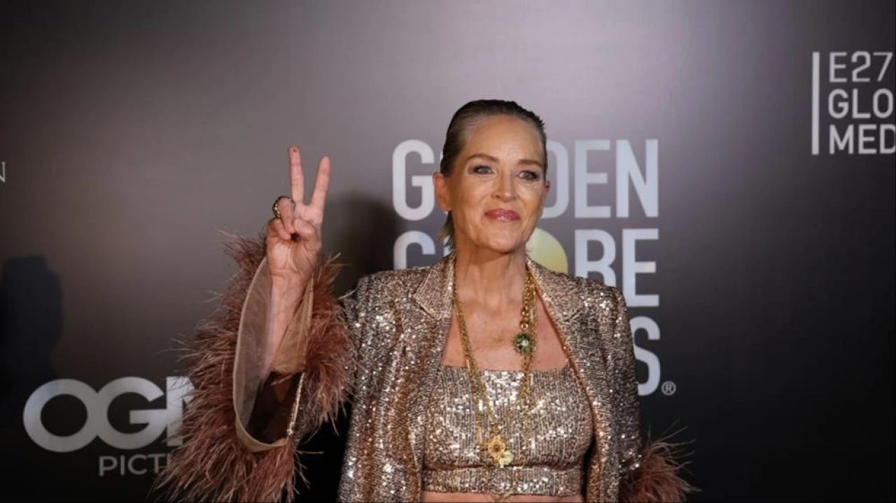 Ödülünü alan Dünya starı Sharon Stone'den dikkat çeken Beşiktaş detayı!