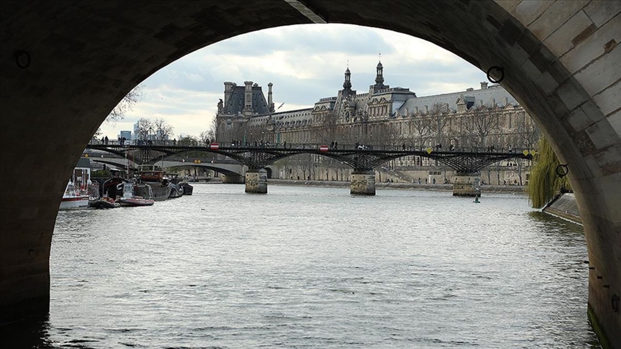 Paris Olimpiyatları&#039;nda Sen Nehri krizi: Kirlilik nedeniyle antrenmanlar iptal edildi, sporcular isyanda