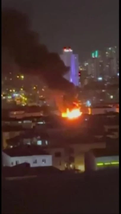 Pendik'te binaların çatısı alevlere böyle teslim oldu! - 1. Resim