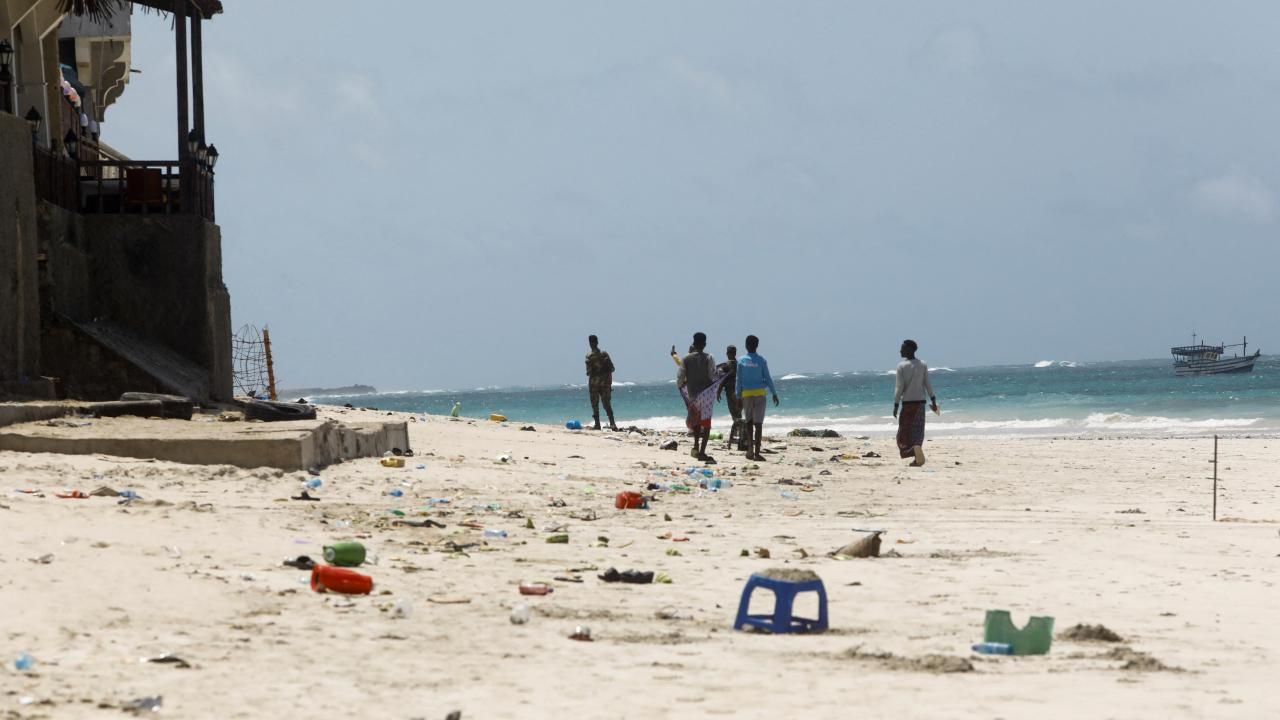 Somali&#039;de katliam! Bombalı saldırıda 32 kişi hayatını kaybetti