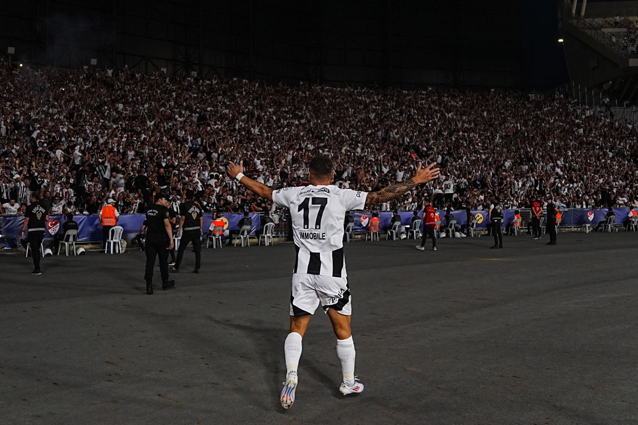 Süper Kupa, Galatasaray'ı 5-0 yenen Beşiktaş'ın! - 2. Resim