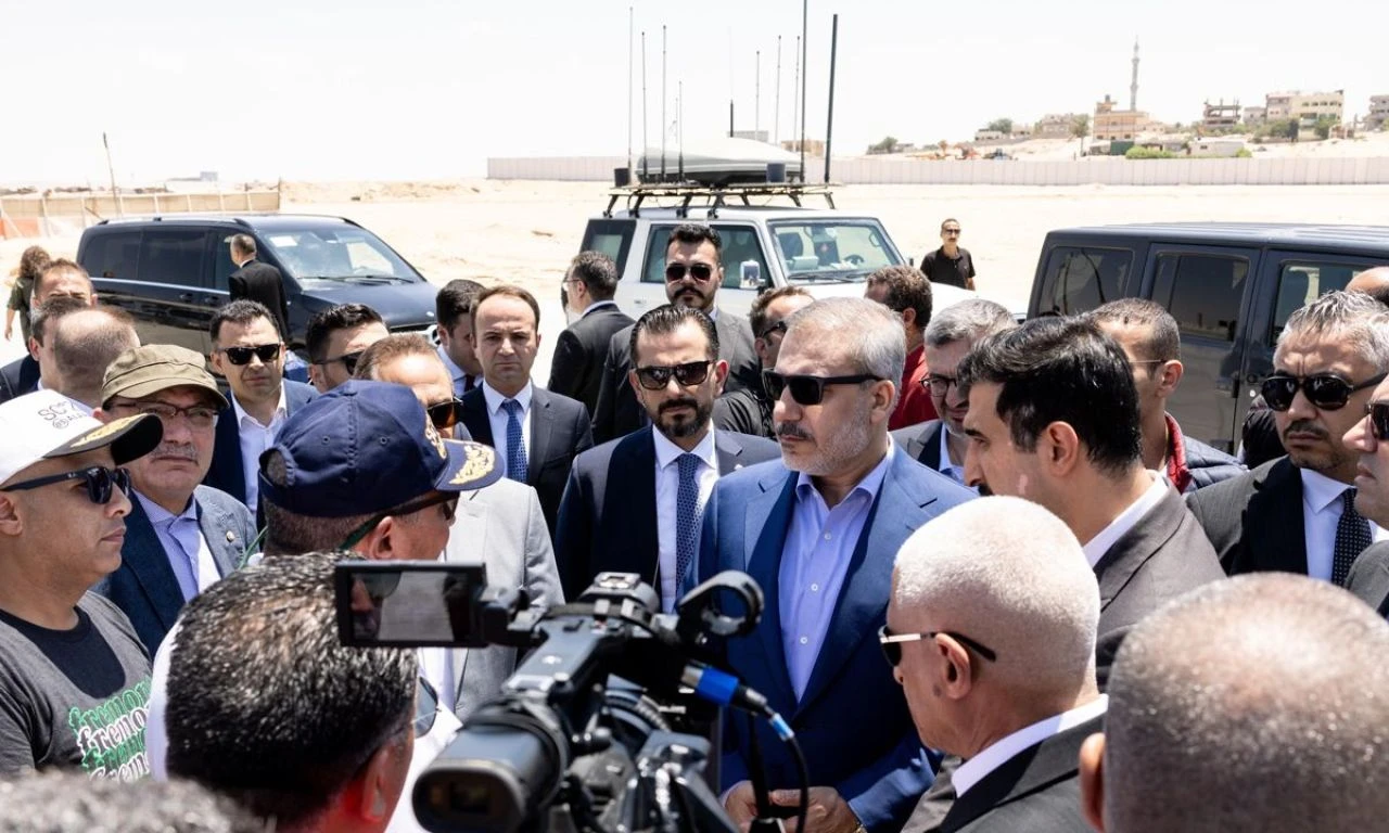 Bakan Hakan Fidan'dan Mısır'a kritik ziyaret! Refah Sınır Kapısı’nda incelemelerde bulundu - 1. Resim