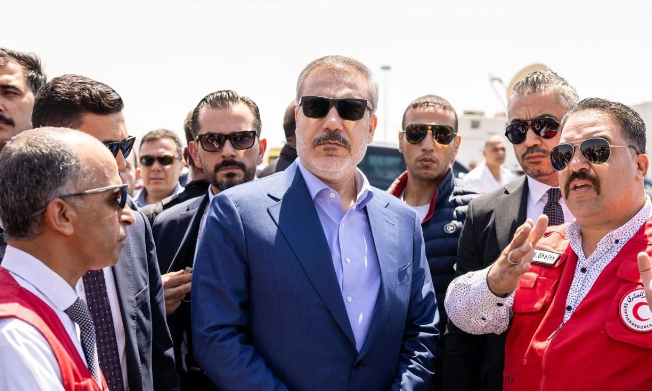 Bakan Hakan Fidan'dan Mısır'a kritik ziyaret! Refah Sınır Kapısı’nda incelemelerde bulundu - 2. Resim