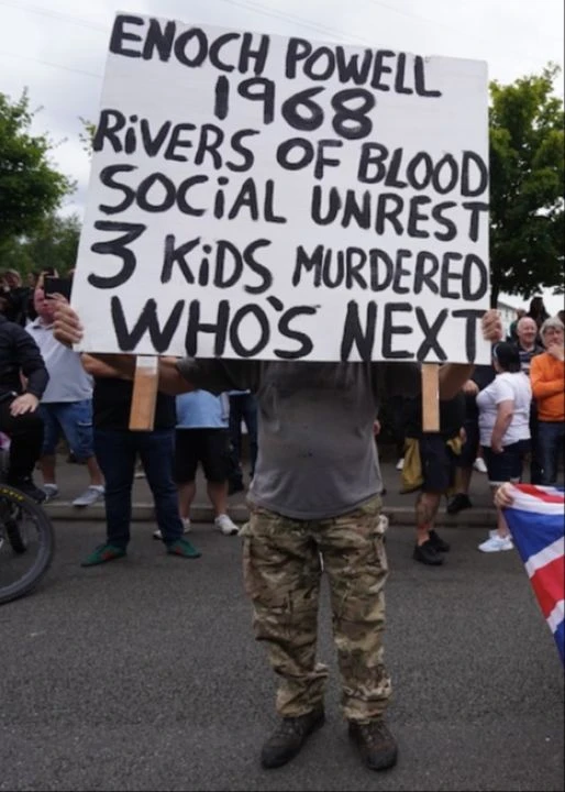 İngiltere'de sığınmacı karşıtları oteli ateşe verdi: 3 çocuğun öldürülmesi sonrası olaylar durmuyor