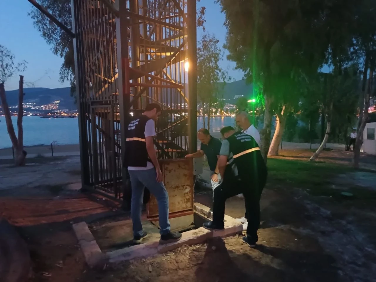 Otelden mide bulandıran görüntü: Lağım suyunu denize boşalttılar - 1. Resim