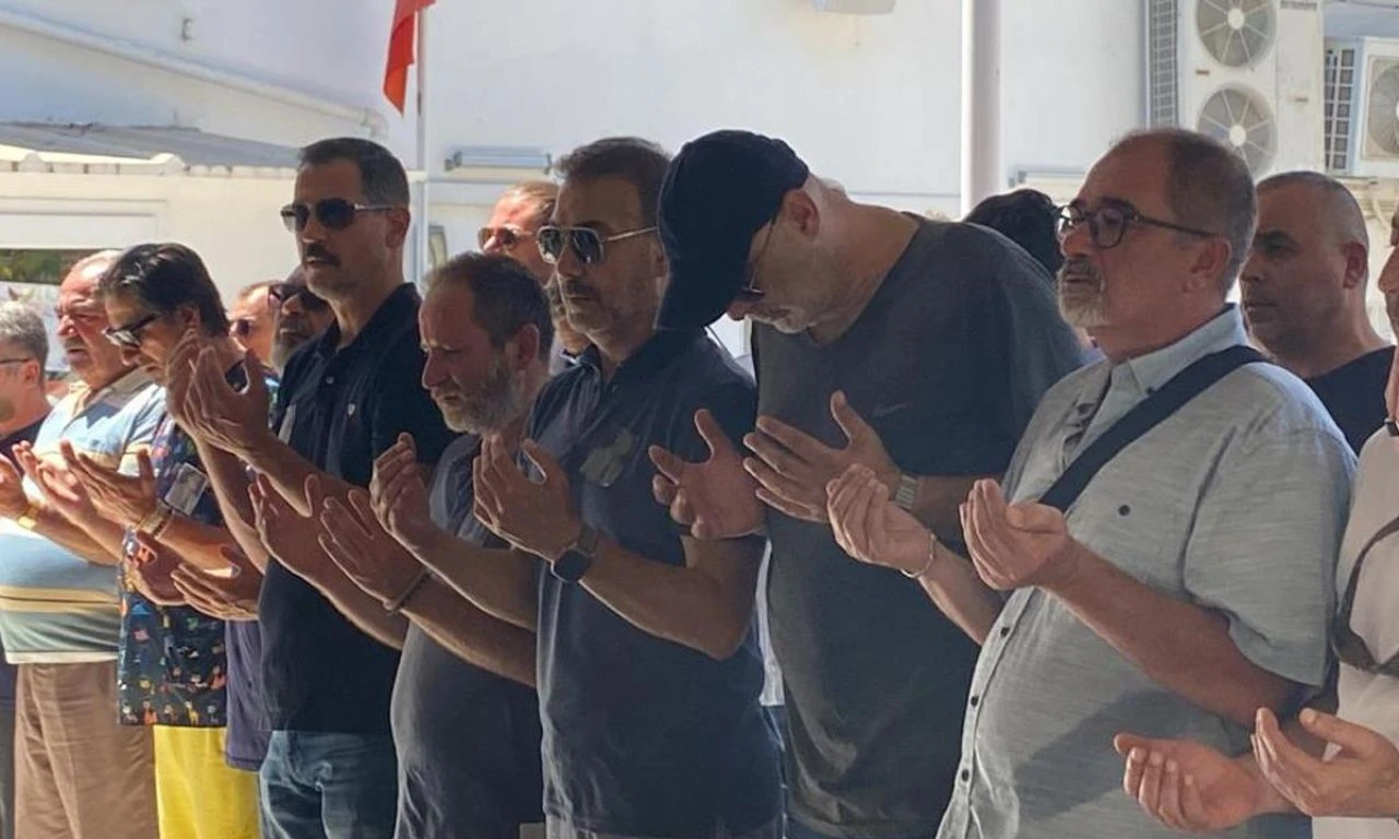 Oyuncu Hakan Yılmaz’ın babası son yolculuğuna uğurlandı - 1. Resim