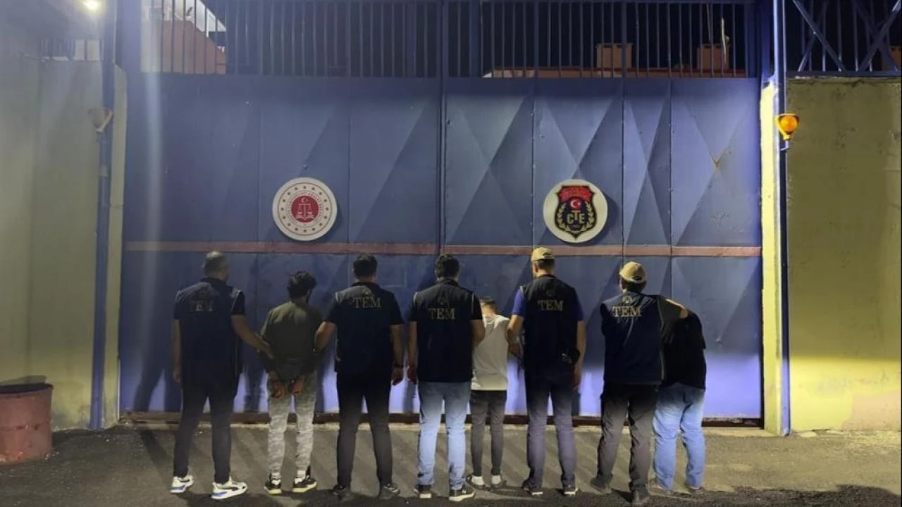 DEAŞ’a darbe: Çok sayıda kişi yakalandı!