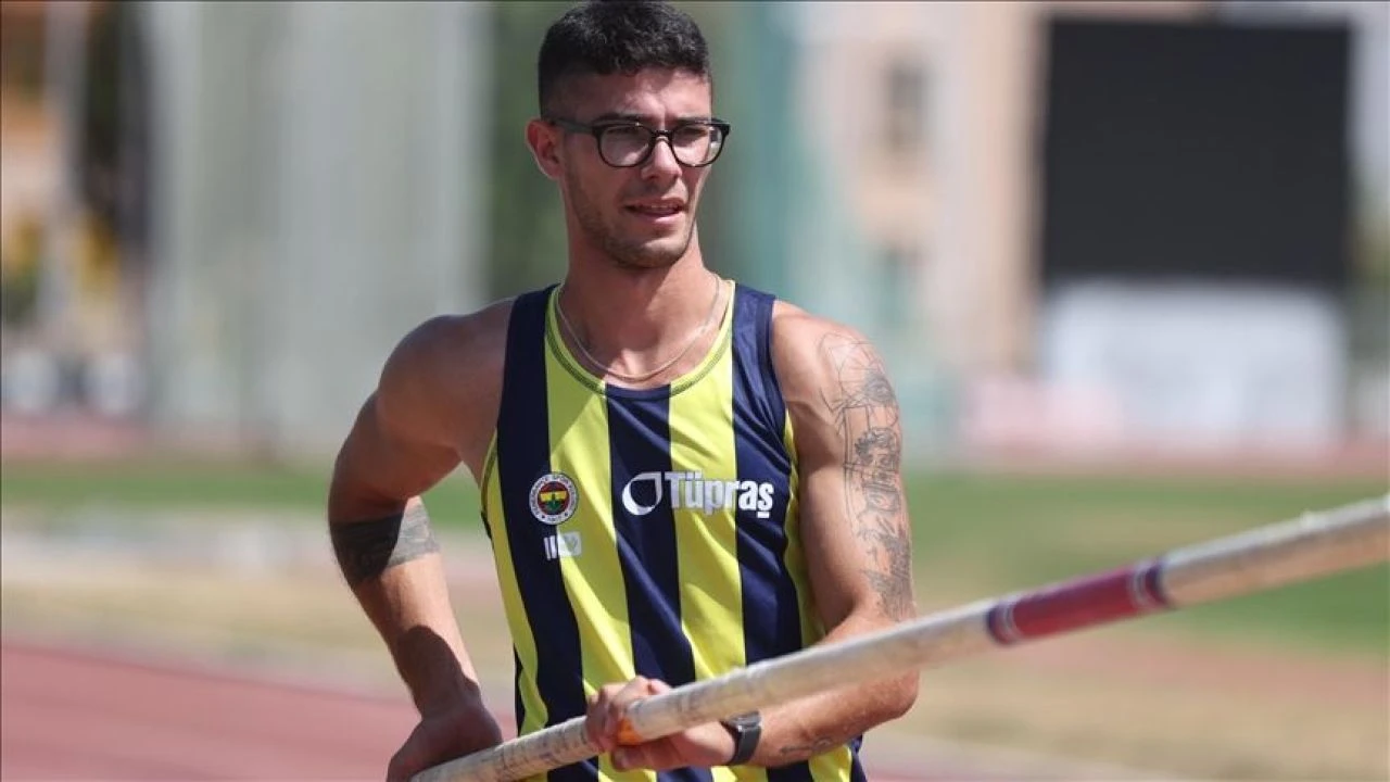 Ersu Şaşma, Olimpiyat Oyunları'nda sırıkla atlamada final maçına çıkıyor