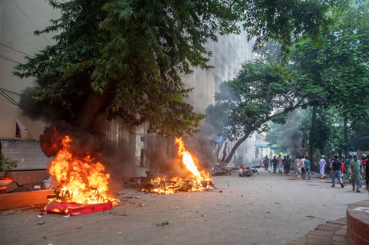 Son dakika | Bangladeş Başbakanı Şeyh Hasina istifa edip ülkeyi terk etti - 2. Resim