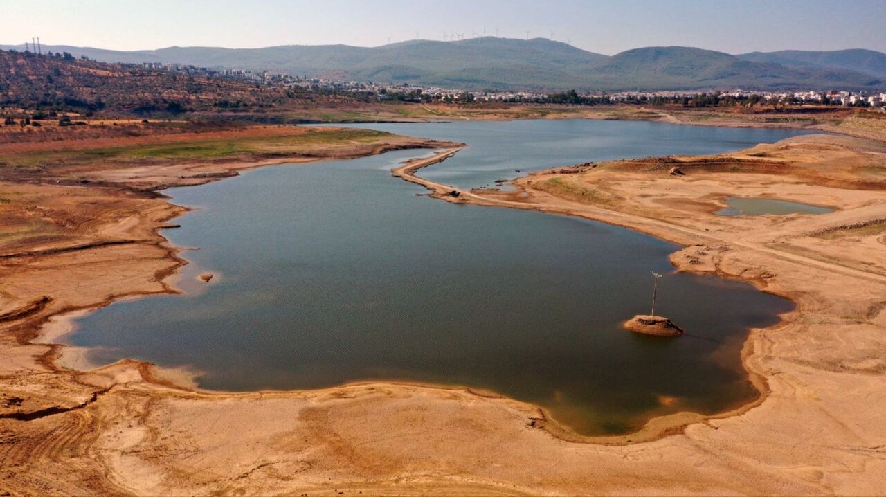 Bodrum'da 20 saat boyunca sular yok! Tehlike çanları çalıyor: Mumcular Barajı'nda sular çekildi - 2. Resim