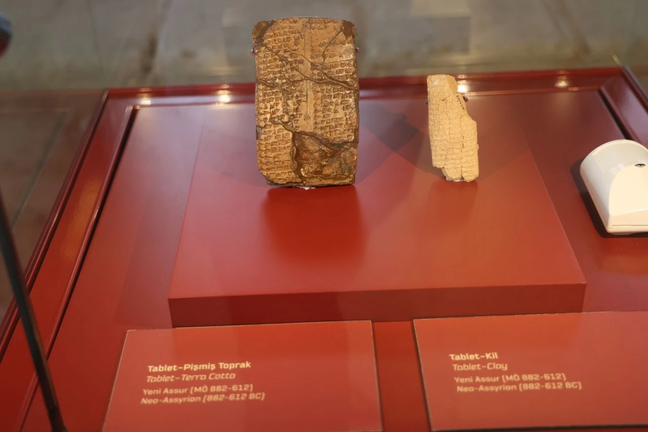 Diyarbakır'da bulundu! Kil tabletin üzerindeki yazıların gizemi çözüldü: 2 bin yıl önce bunları yazmışlar - 1. Resim