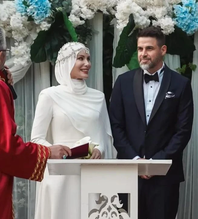 Gamze Özçelik ve eşi Reshad Strik engel tanımıyor! Sıcaklık, hastalık ve savaş dinlemeden uluslararası yardımlara devam - 3. Resim