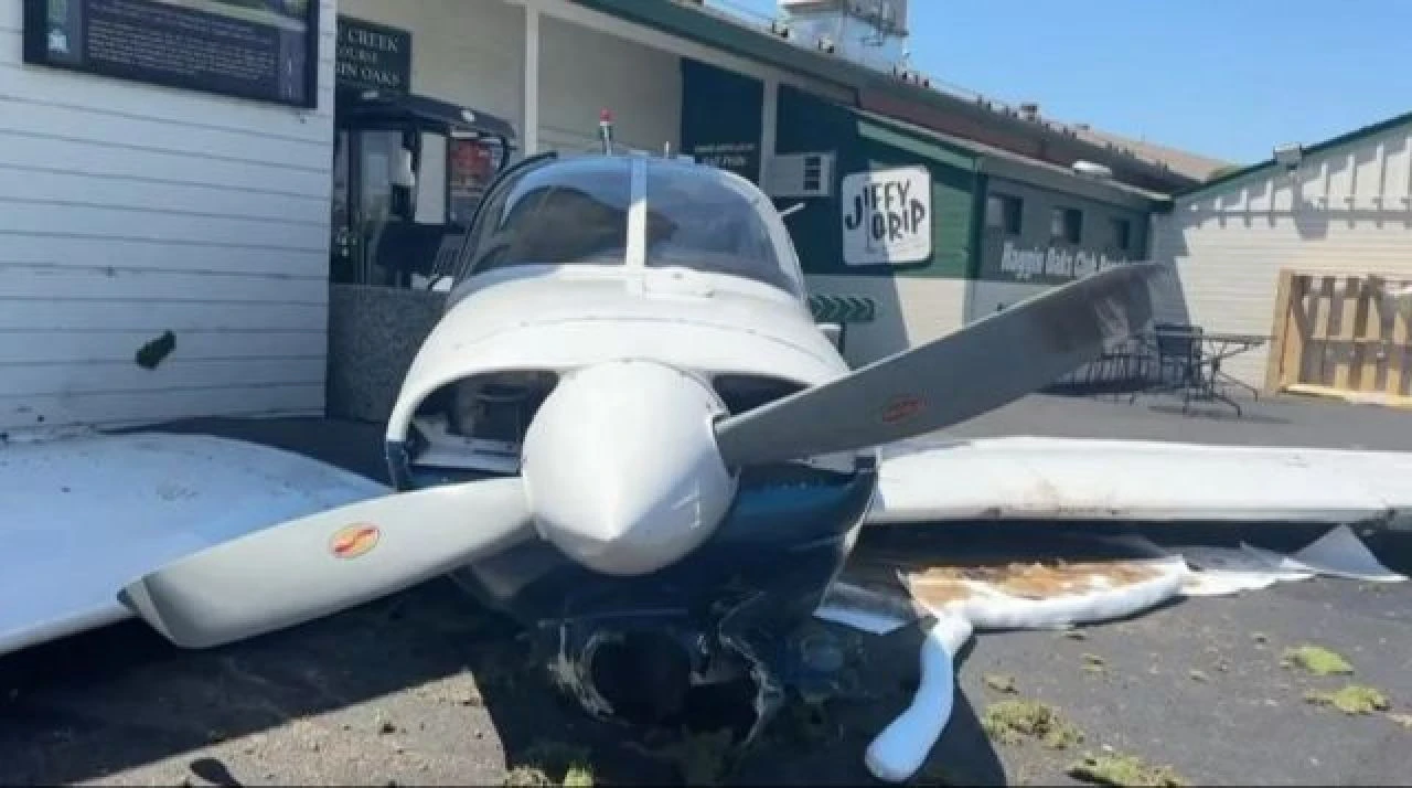 Golfçüye az kalsın uçak çarpıyordu! Ölümden kıl payı kurtuluş - 3. Resim