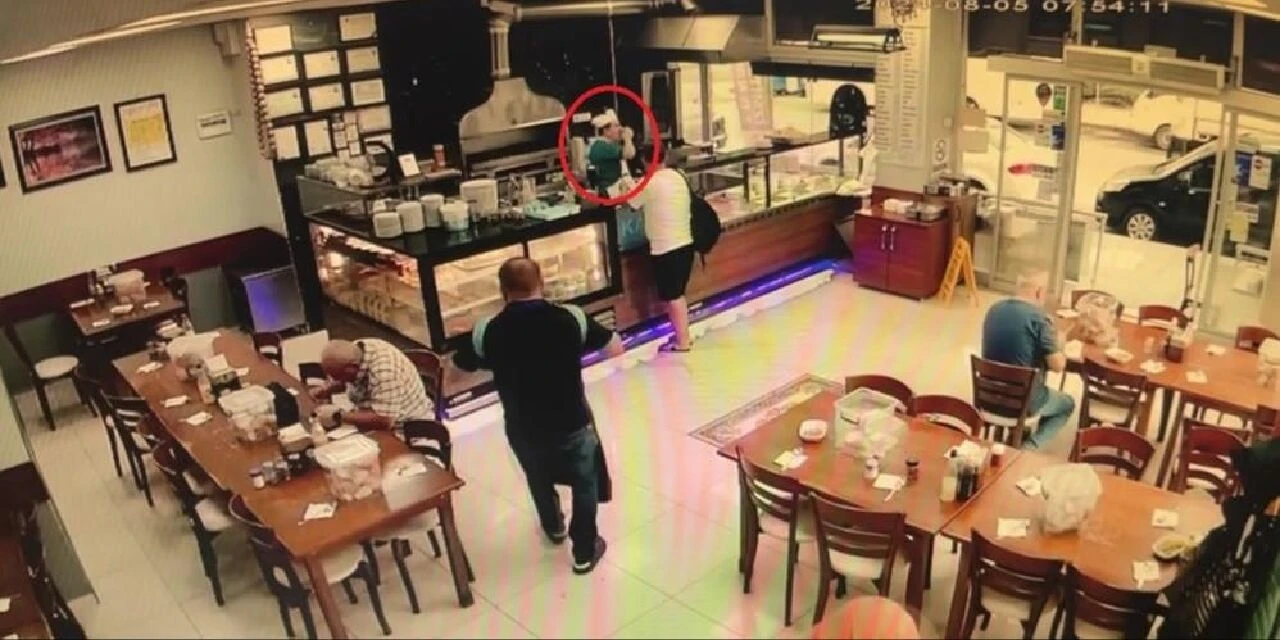 Hayat kurtaran müdahale! Soluk borusuna kaçan ekmek az kalsın öldürüyordu