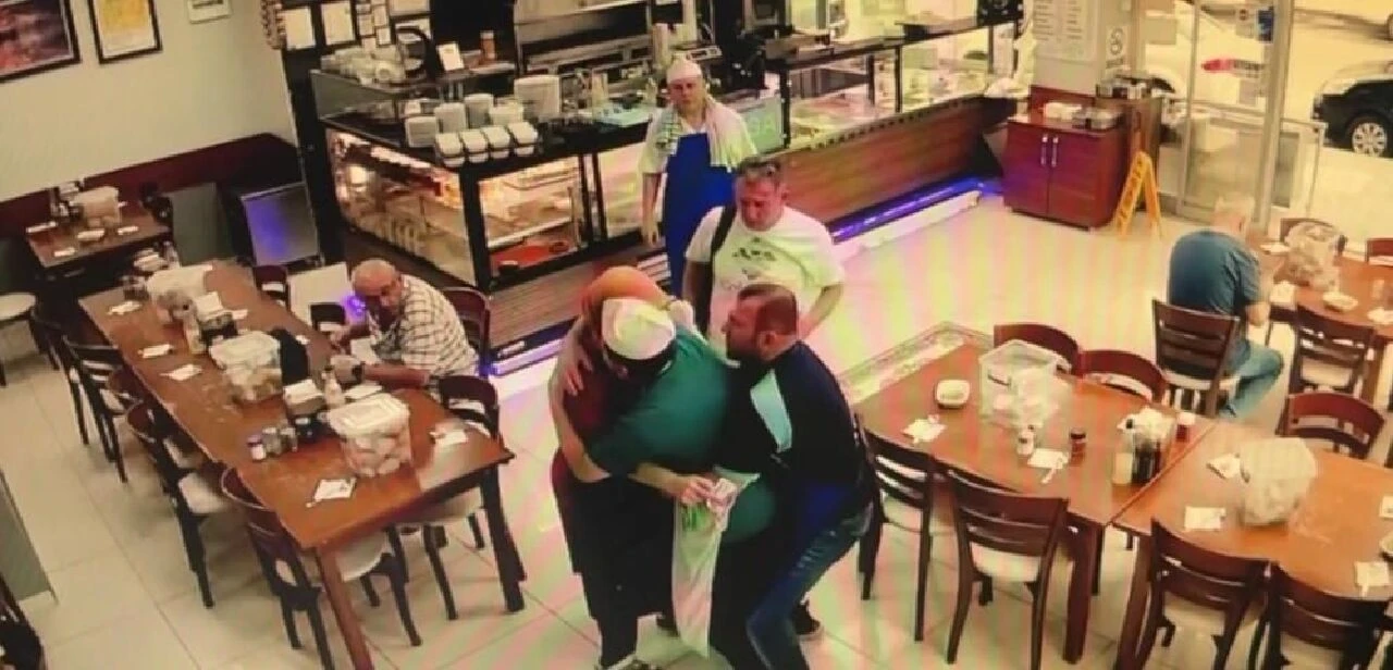 Hayat kurtaran müdahale! Soluk borusuna kaçan ekmek az kalsın öldürüyordu