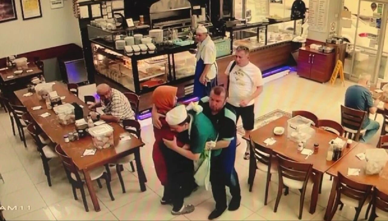 Hayat kurtaran müdahale! Soluk borusuna kaçan ekmek az kalsın öldürüyordu