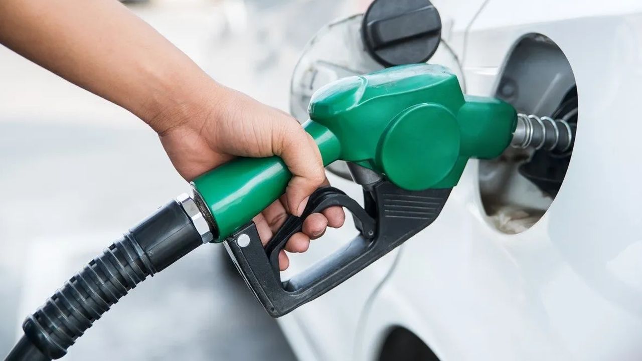 Petrol, sert geriledi! Akaryakıt fiyatları düştü: İşte güncel benzin ve motorin fiyatı