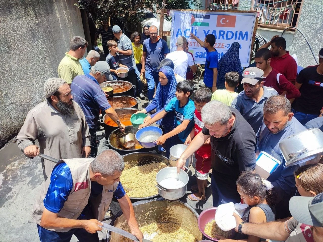 Sadakataşı Gazze’ye acil <a href=