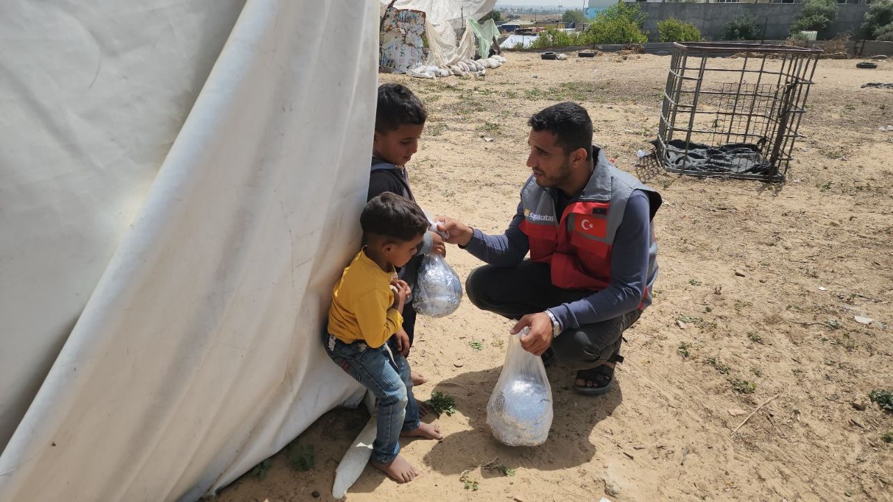 Sadakataşı Gazze’ye acil yardım ulaştırdı