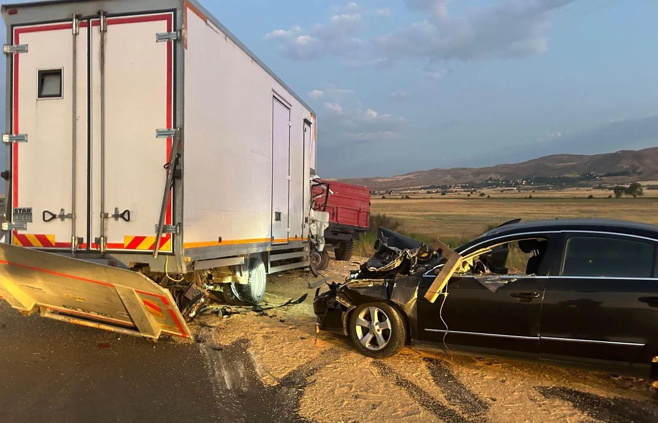 Sivas'ta zincirleme trafik kazası: Yaralılar var - 1. Resim