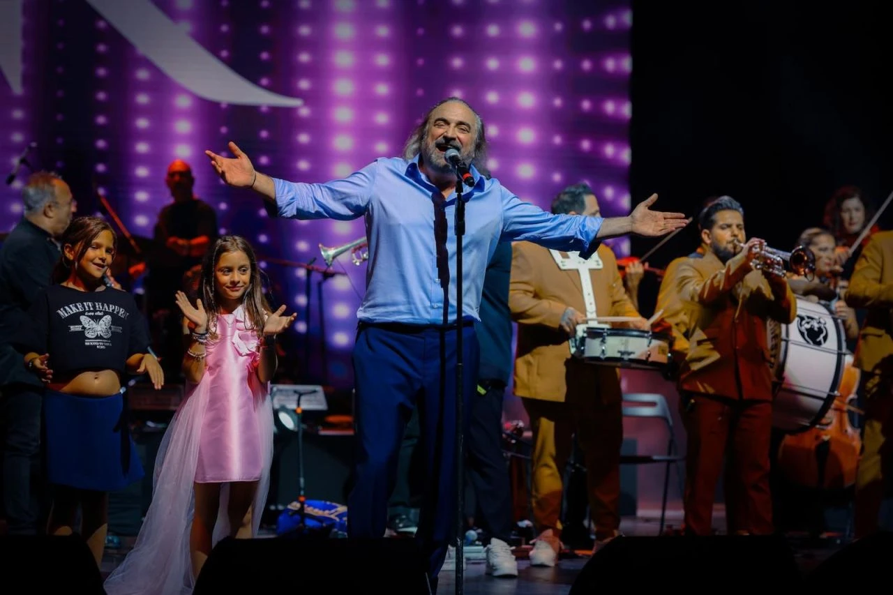 Volkan Konak, Mandıralı’dan Melissa Vargas'ı istedi! Olay sözler konsere damga vurdu