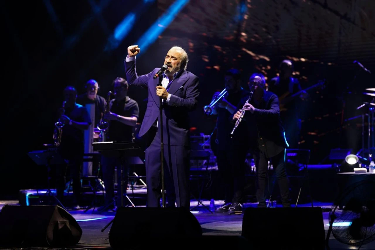 Volkan Konak, Mandıralı’dan Melissa Vargas'ı istedi! Olay sözler konsere damga vurdu