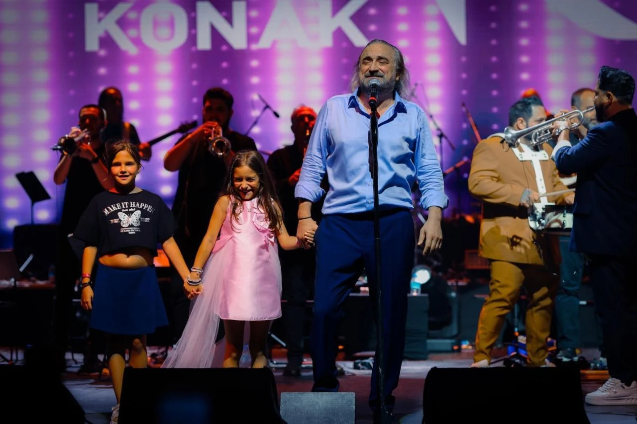 Volkan Konak, Mandıralı’dan Melissa Vargas'ı istedi! Olay sözler konsere damga vurdu