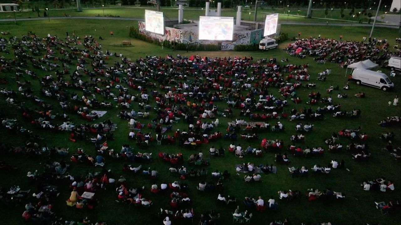 Açık alanda dev ekranda Filenin Sultanlarının olimpiyat maçını izleyin! İstanbul ve Ankara&#039;daki ücretsiz park, bahçe ve AVM&#039;lerin listesi