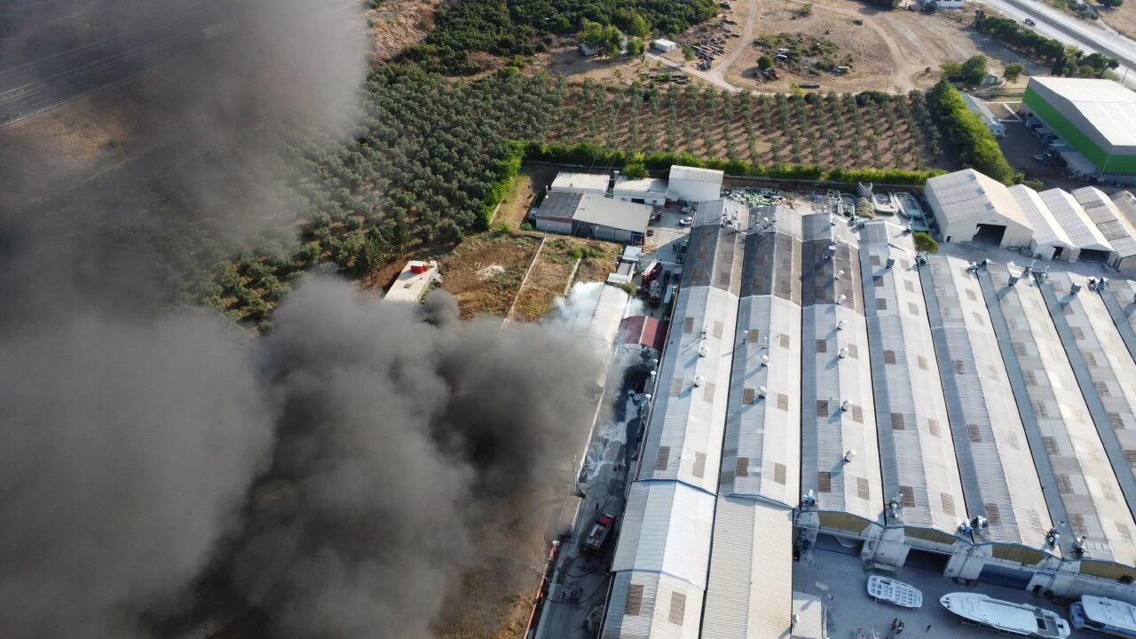 Bursa Orhangazi'de yat fabrikasında çıkan yangının nedeni henüz belirlenmedi