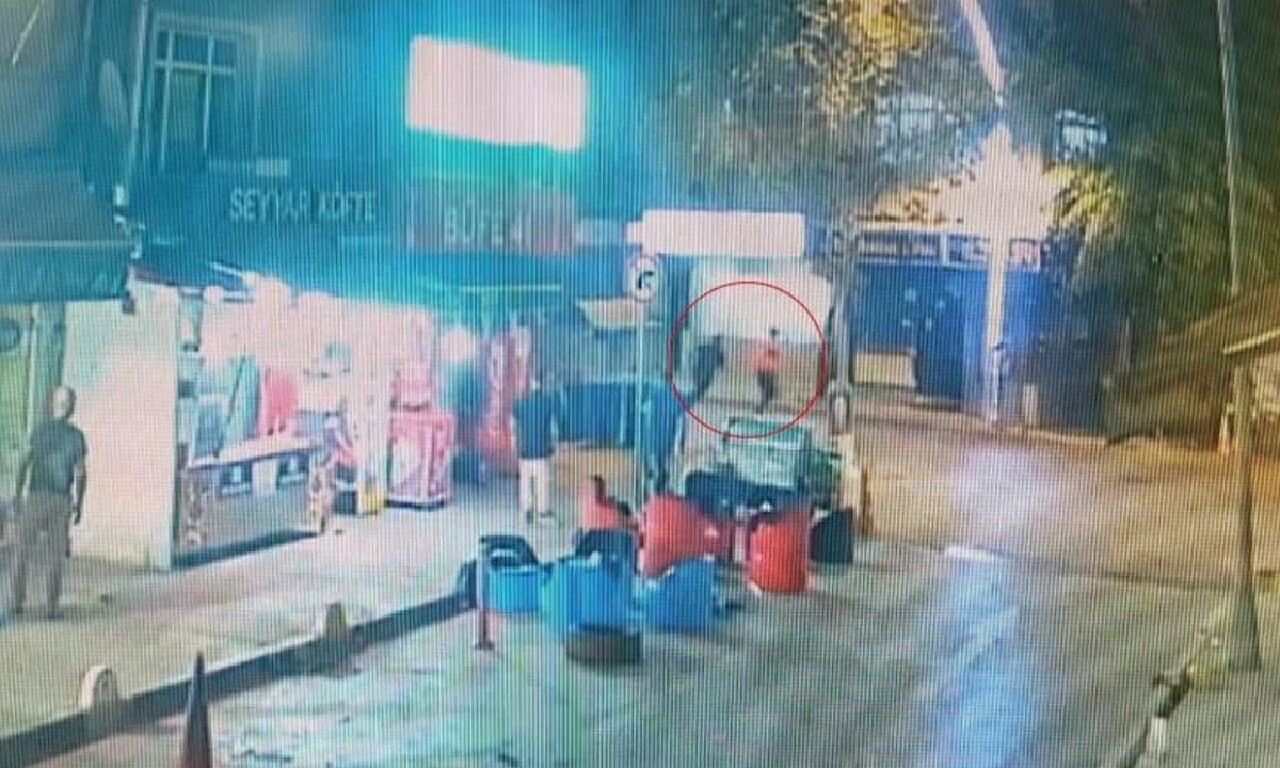 Dükkana geldi, kurşun yağdırdı: O anlar kamerada