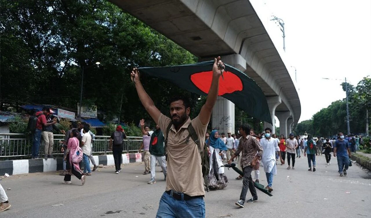 'Fakirlerin babası' dümene geçiyor! Bangladeş'te geçici hükümetin başına Muhammed Yunus atandı