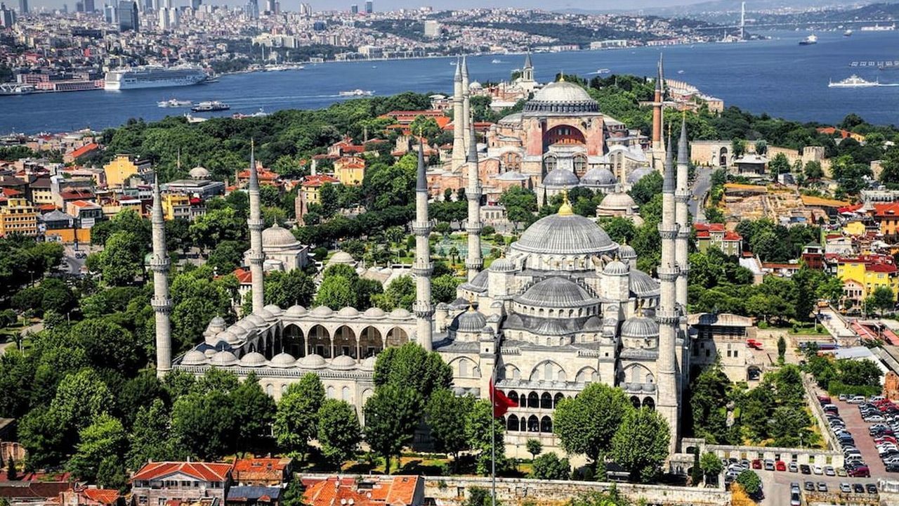 İstanbul&#039;daki tarihi yapılar depremde yok olabilir! Uzman isim riskli yerleri tek tek açıkladı