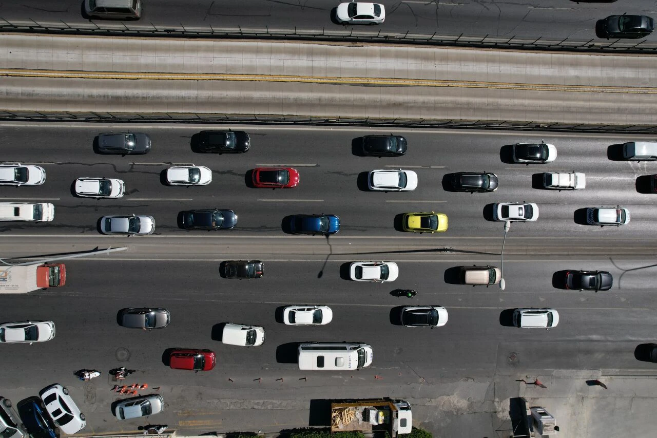 İstanbullunun trafik çilesi bitmiyor! Metrobüs yol bakım çalışması vatandaşı bezdirdi: 20 dakikalık yol, 1 saat 15 dakikaya çıktı - 1. Resim